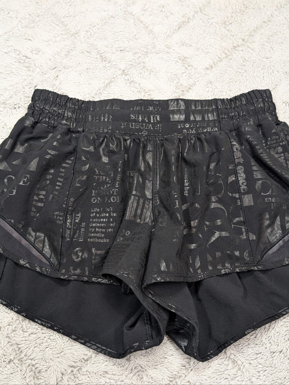 Lululemon Shorts Womens 6 Black Hotty Hot Low Rise 20YR Manifesto Foil Graphic - Picture 2 of 8